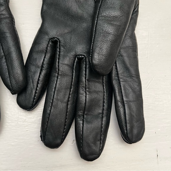 Like new Mob Wife leather gloves with faux fur trim - Picture 4 of 6